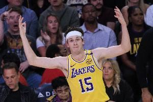 早早爆发？上季詹姆斯缺阵时 里夫斯场均27.9+8.3+6.6 还差点180