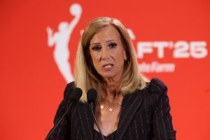 美记:WNBA向球员提出30天延期以继续劳资谈判 这能避免联赛停摆