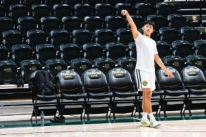 媒体人:赵维伦与NCAA的差距好大 回去训练场上得好好加油