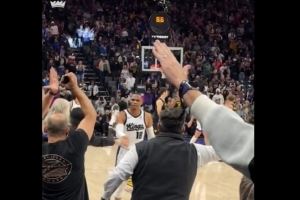 23分16板10助!威少转发和球迷庆祝图并配经典名言:Why not?!