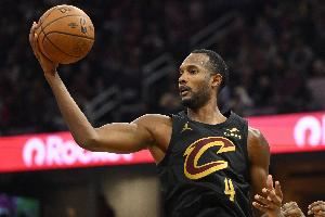 进攻高效!莫布里半场8中6拿到16分2板1助1帽 首节独得11分