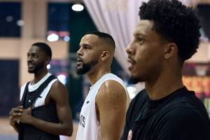 Erik Thomas也已到达基地参加合训！新赛季三外援集结完毕